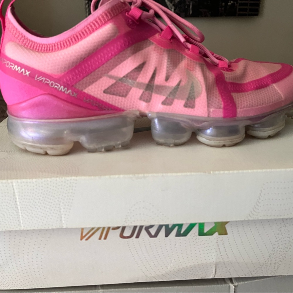 Nike pink vapor max